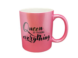 Rosa glitterkopp med teksten Queen of fucking everything